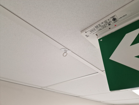 Stalowy klips do sufitów modułowych (biały) 50szt.